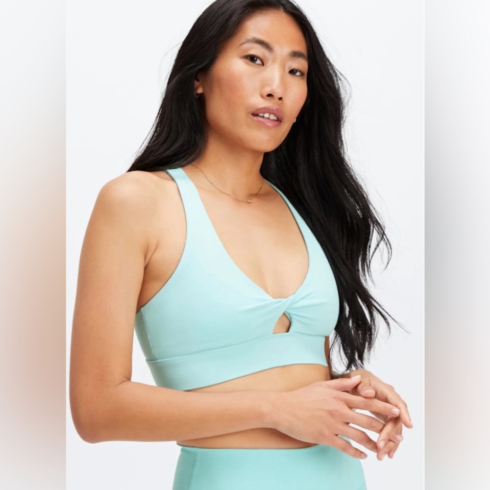Fabletics Oasis Twist Sports Bra